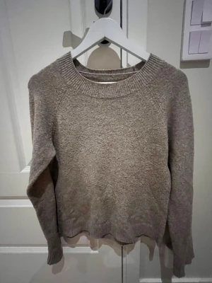 Beige stickad tröja Vero Moda XS - Fin beige/brun stickad tröja från Vero Moda i storlek XS. 💗 Pris kan diskuteras 