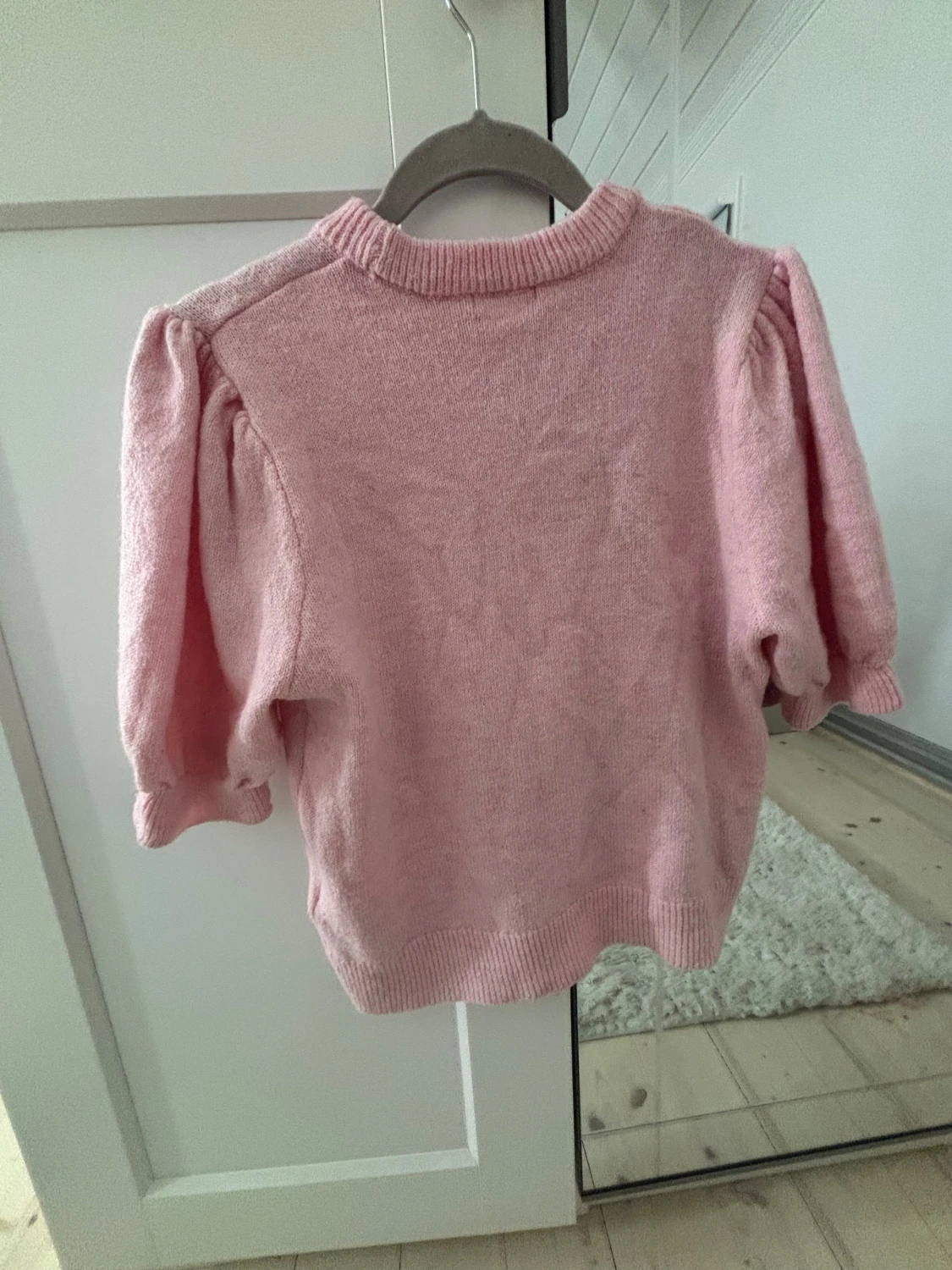 Ljusrosa stickad tröja med puffärm - 2