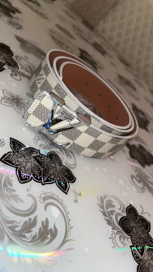 Herr bälte  - Sparsamt använd, endast två gånger  Pris går att diskuteras vid snabb affär. 125 cm