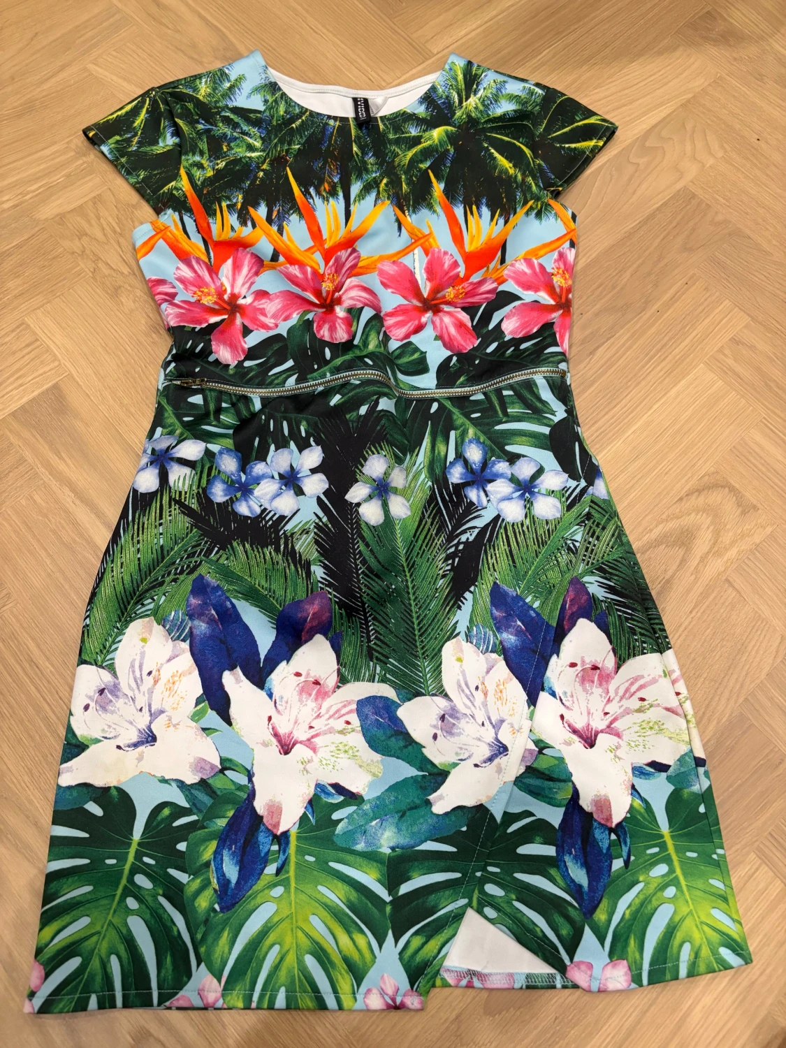 Blommig kortklänning från H&M Divided