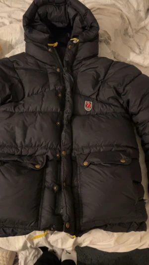 INTRSSEKOLL!! på min jacka från Fjällräven - Skulle vilja  byta mot en i damstorlek!!!!  