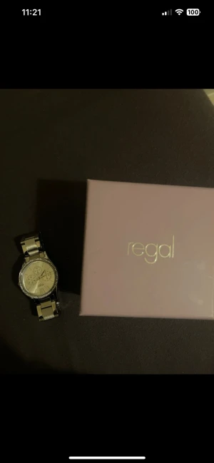 Silverfärgad klocka från ur penn - Stilren klocka från urpenn. Går att justera.