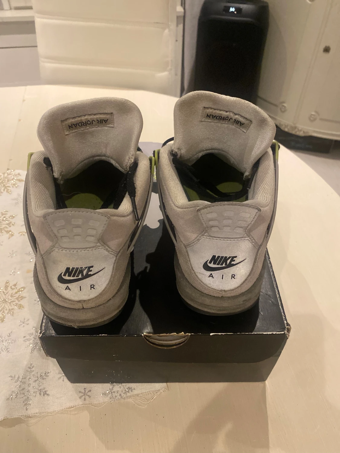 Nike Air Jordan 4 Retro Neon - 2