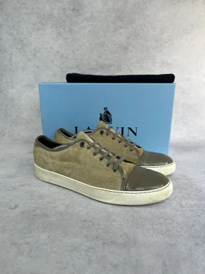 Lanvin DBB1 cap toe sneaker - – Condition: 8/10  - Size: 45/UK11  – What is included: Only the sneakers  – Retail price: 5000 + SEK  Please note that Lanvins fit big and our recommendation is to go one size down