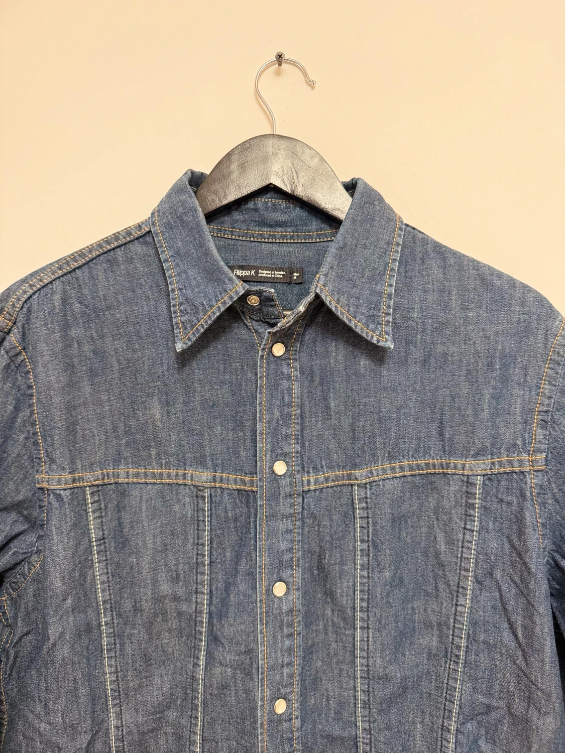 Blå jeansskjorta från Filippa K - 2