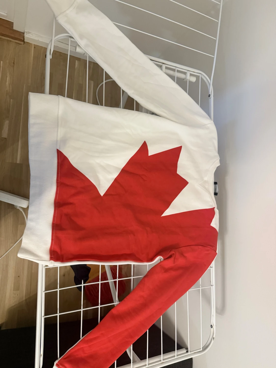 Vit och röd sweatshirt från DSQUARED2 - 1