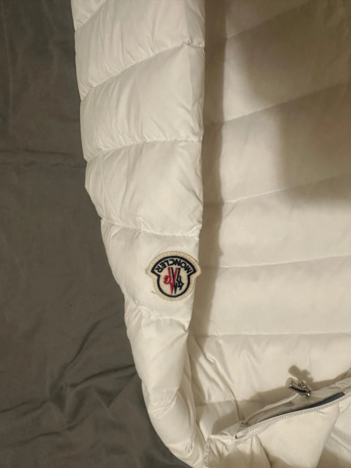 Vit dunjacka från Moncler med huva - 2