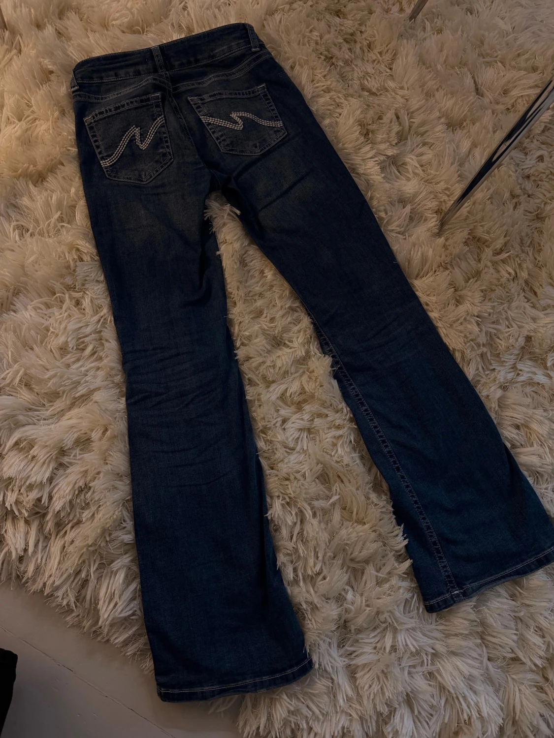 Blå bootcut jeans från Nelly - 3