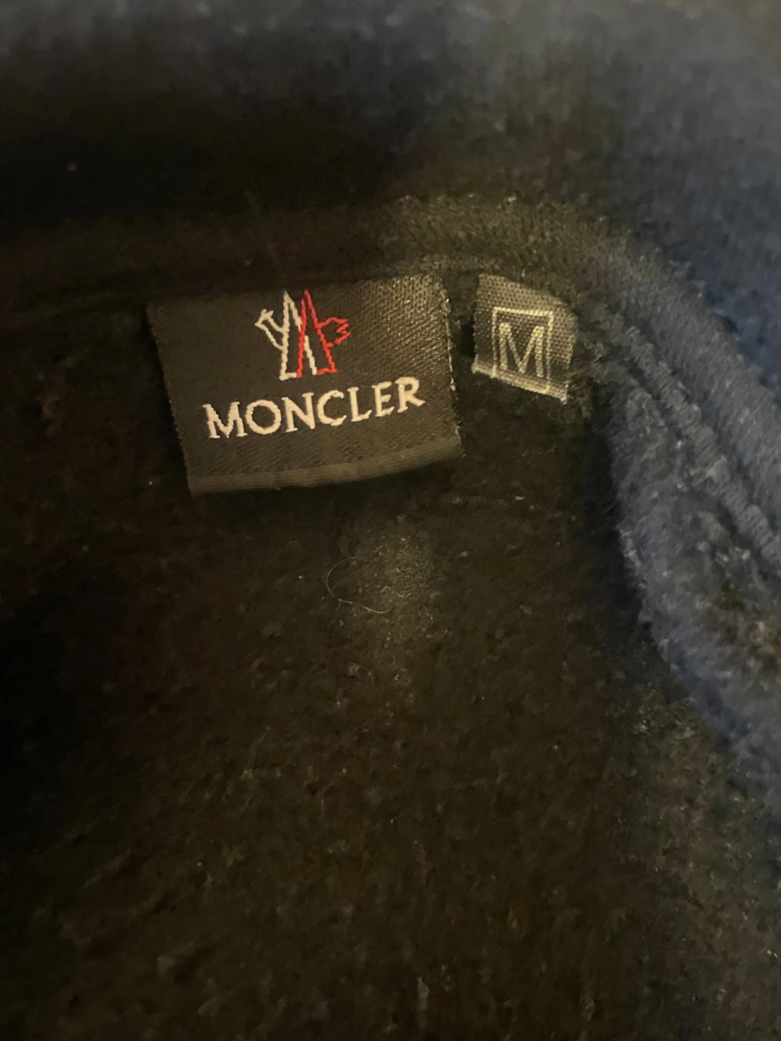 Svart pufferjacka från Moncler i storlek M - 3