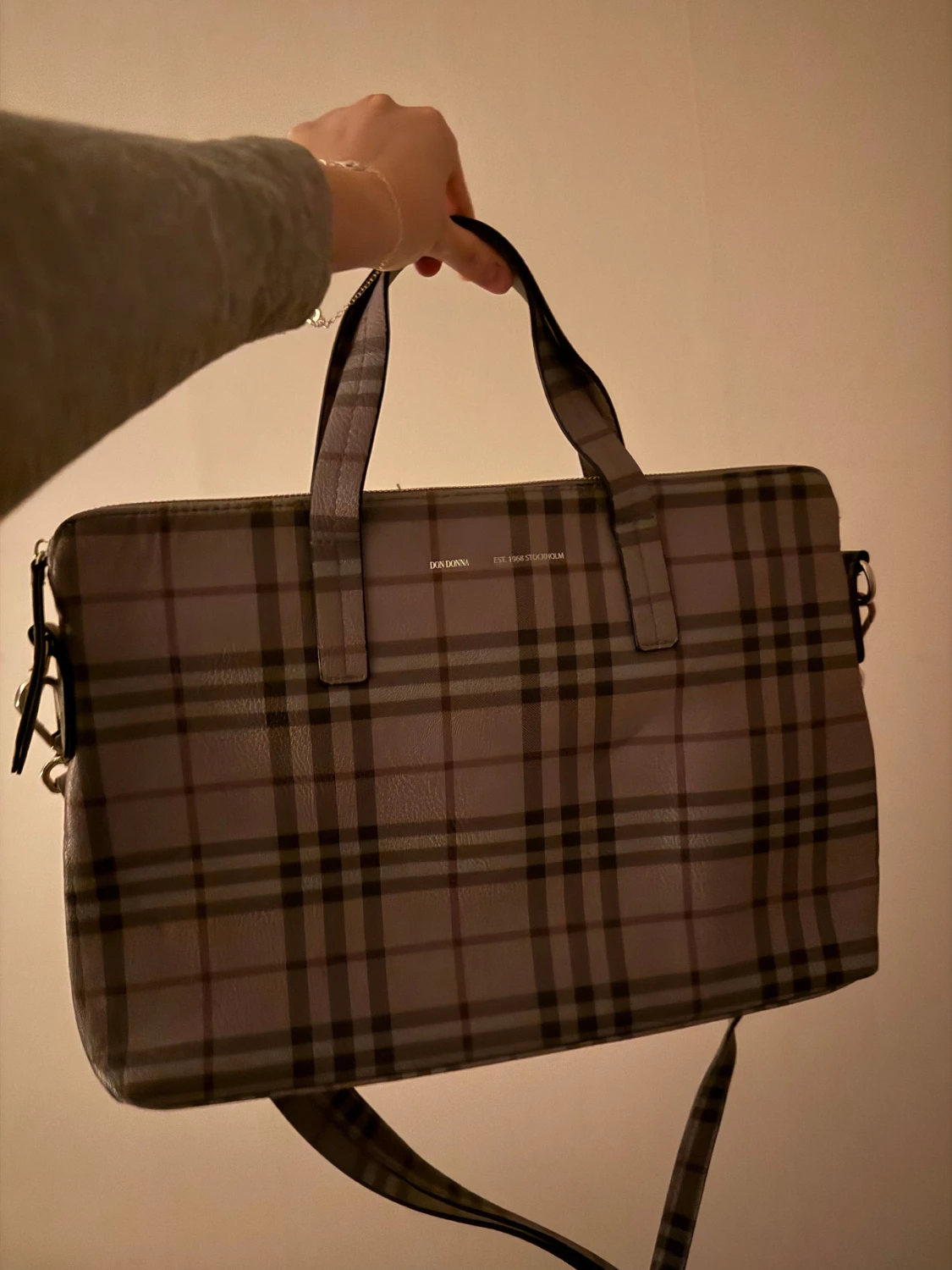 Rutig datorväska från Don Donna - 2