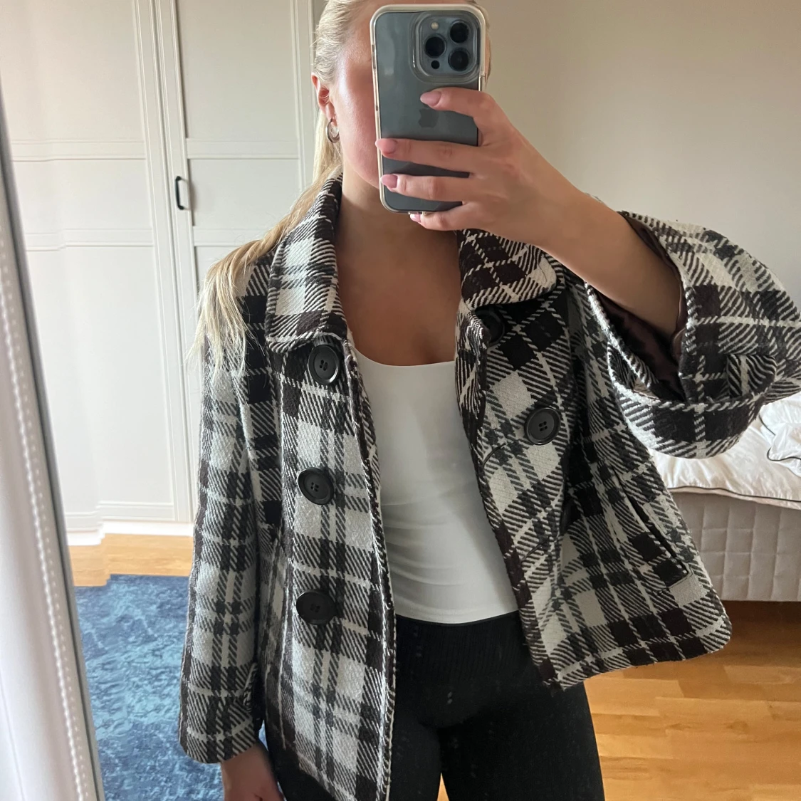 Rutig kappa med knappar - 1