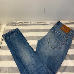 Replay jeans  - Säljer ett par replay jeans i ljus blå i storlek 29 om ni har några funderingar fråga gärna 