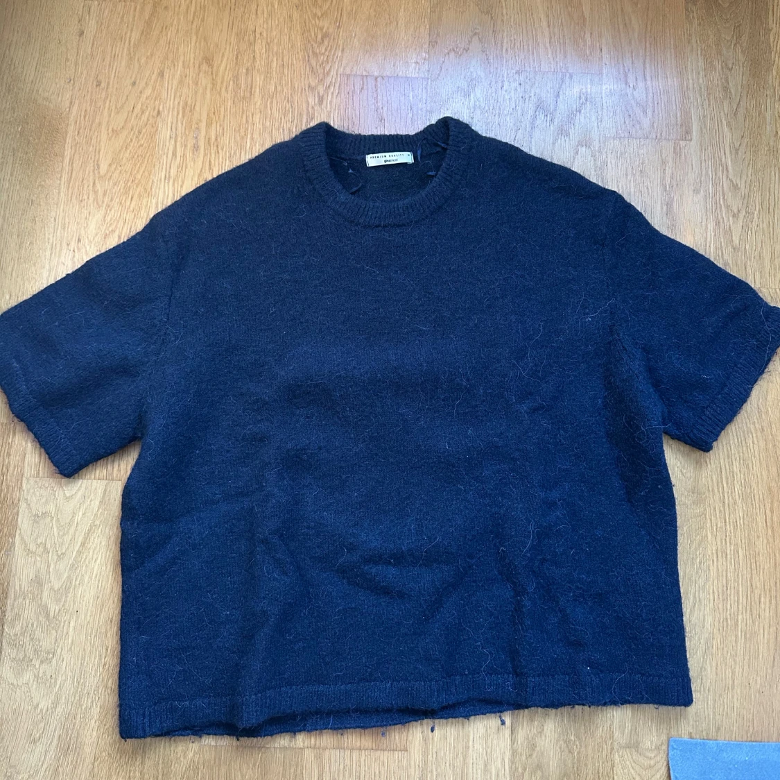 Mörkblå stickad tröja Gina Tricot