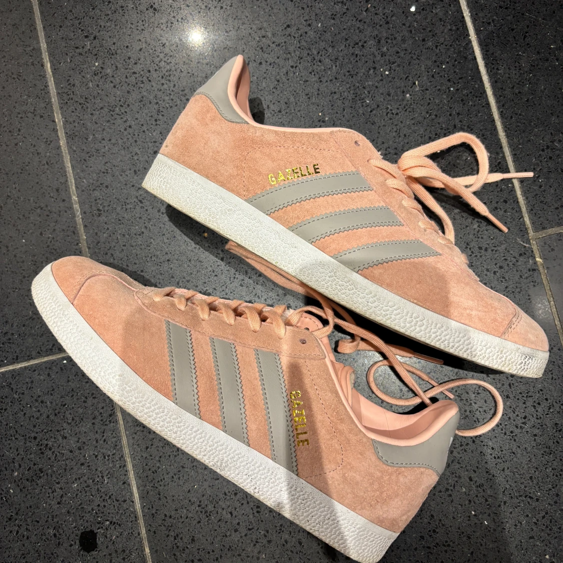Adidas Gazelle i ljusrosa mocka