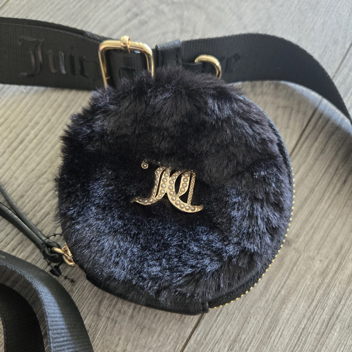 Svart axelväska Juicy Couture med kedja - 4