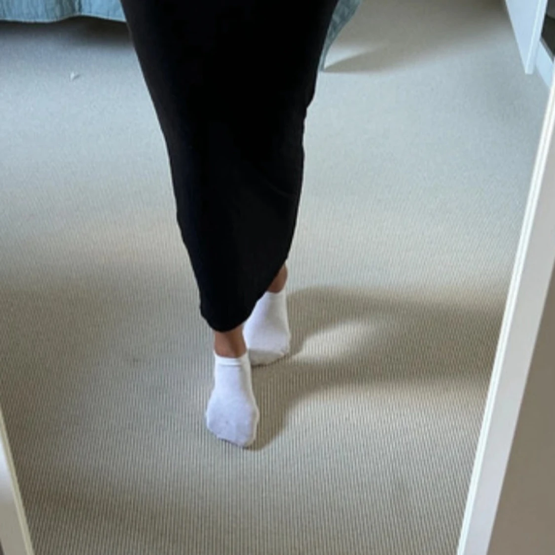 Svart långkjol i stretchigt tyg - 1