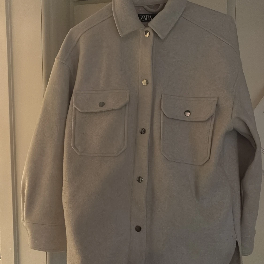 Beige overshirt från Zara