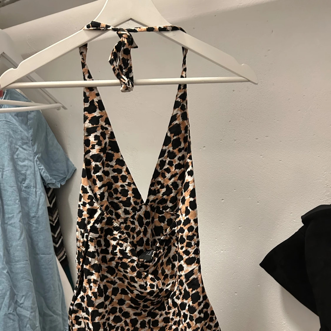 Leopardmönstrad omlottklänning - 1