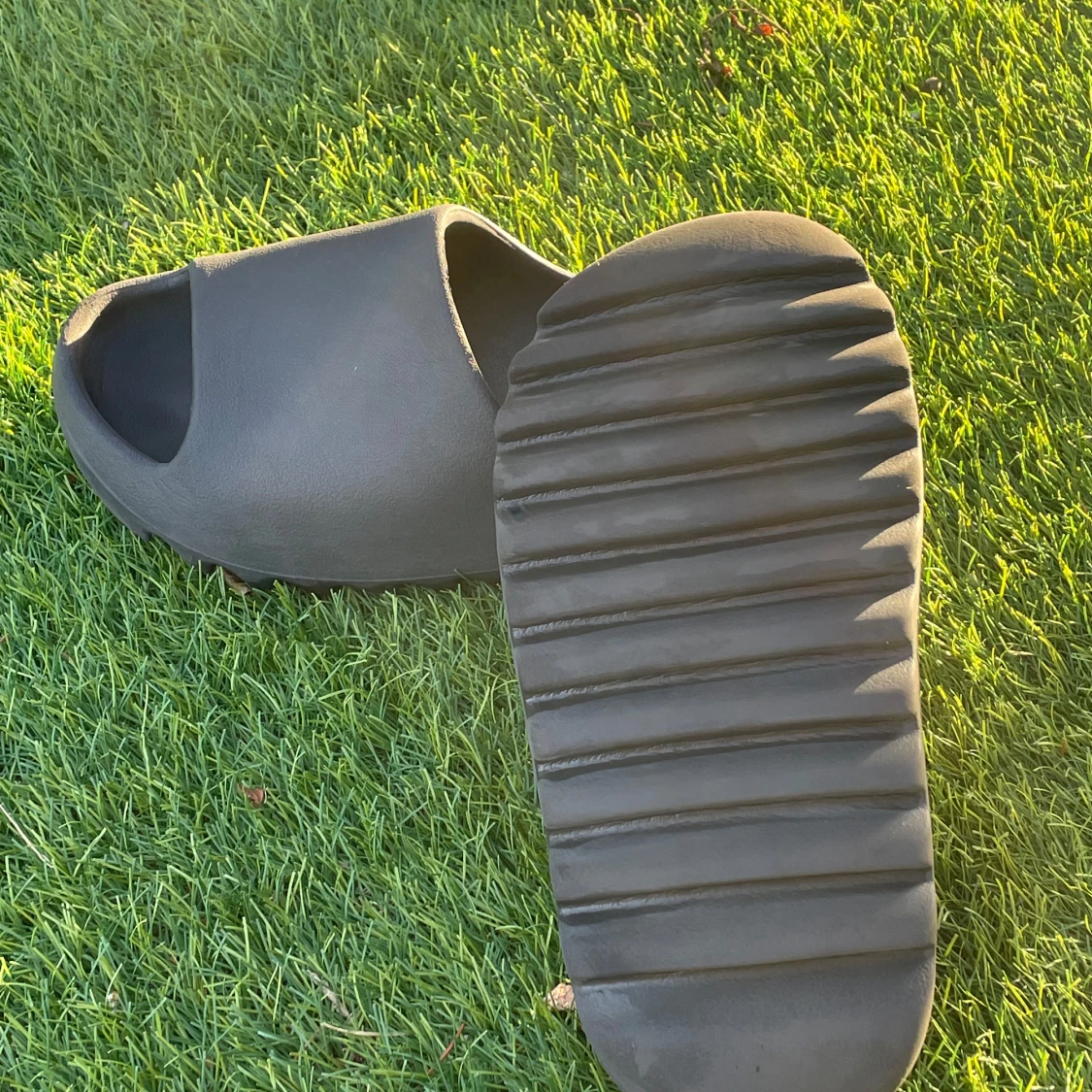 Adidas Yeezy Slides - 3
