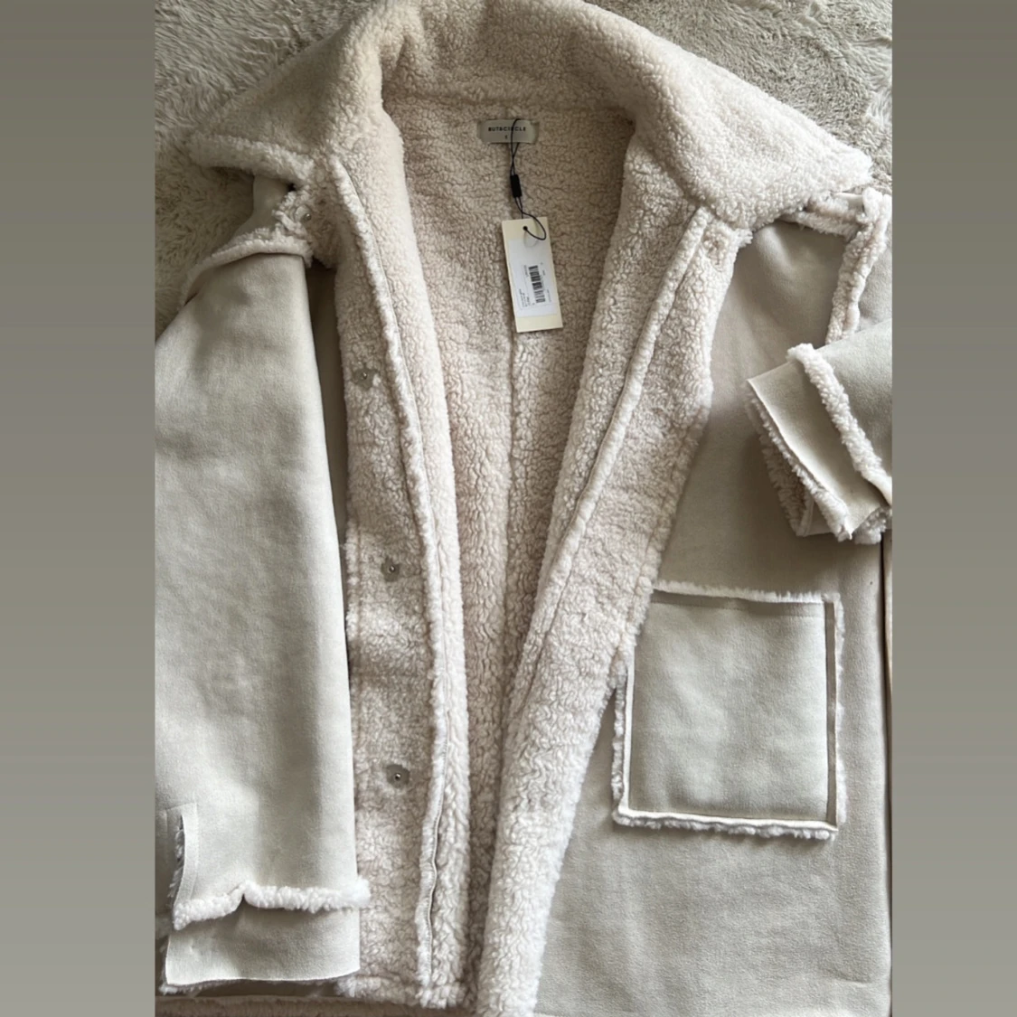 Beige teddyjacka från Rut&Circle