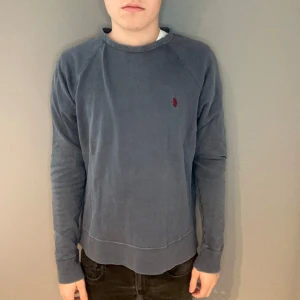 Polo Ralph Lauren tröja  - Polo Ralph Lauren tröja | storlek s | skick 9,5/10 | fraktar via valfrit ombud på köparens bekostnad | hör av dig vid funderingar 