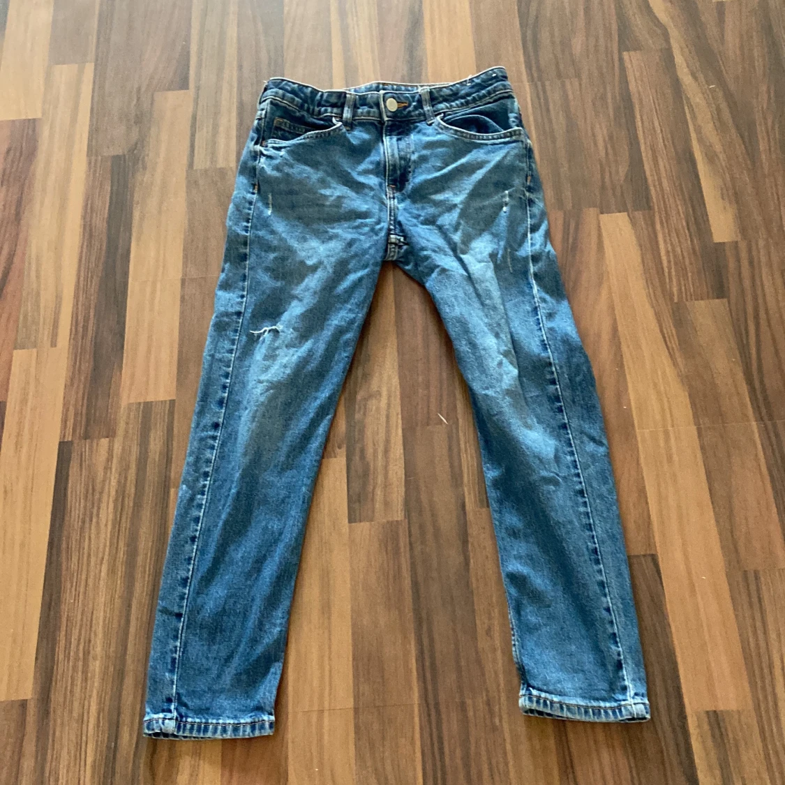Blå tapered jeans från H&M, stl 140