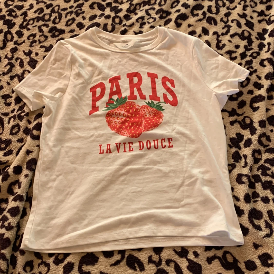 Vit t-shirt med jordgubbar från H&M