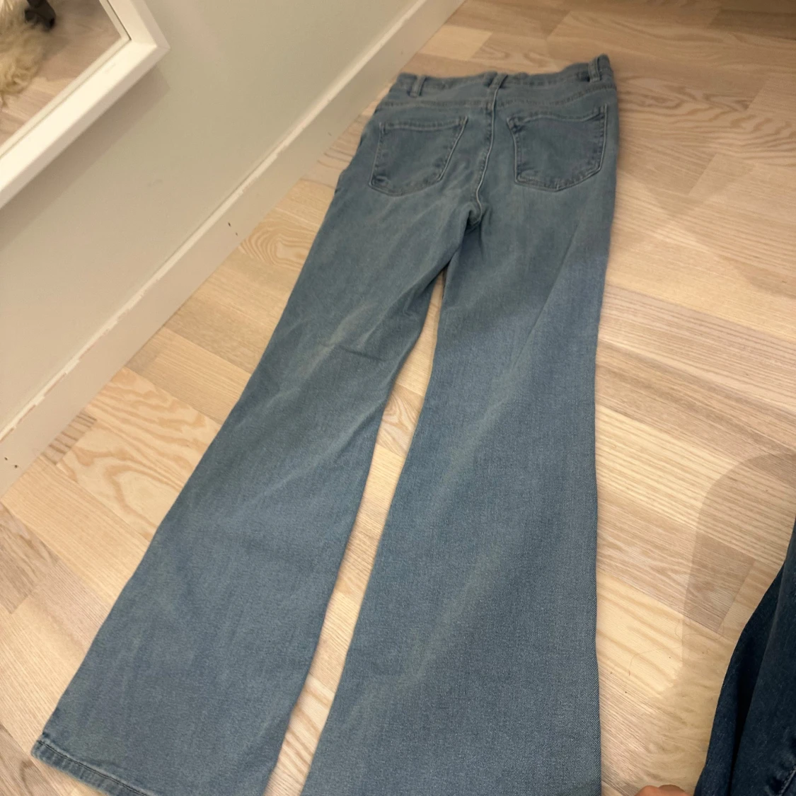 Ljusblå bootcut jeans - 1
