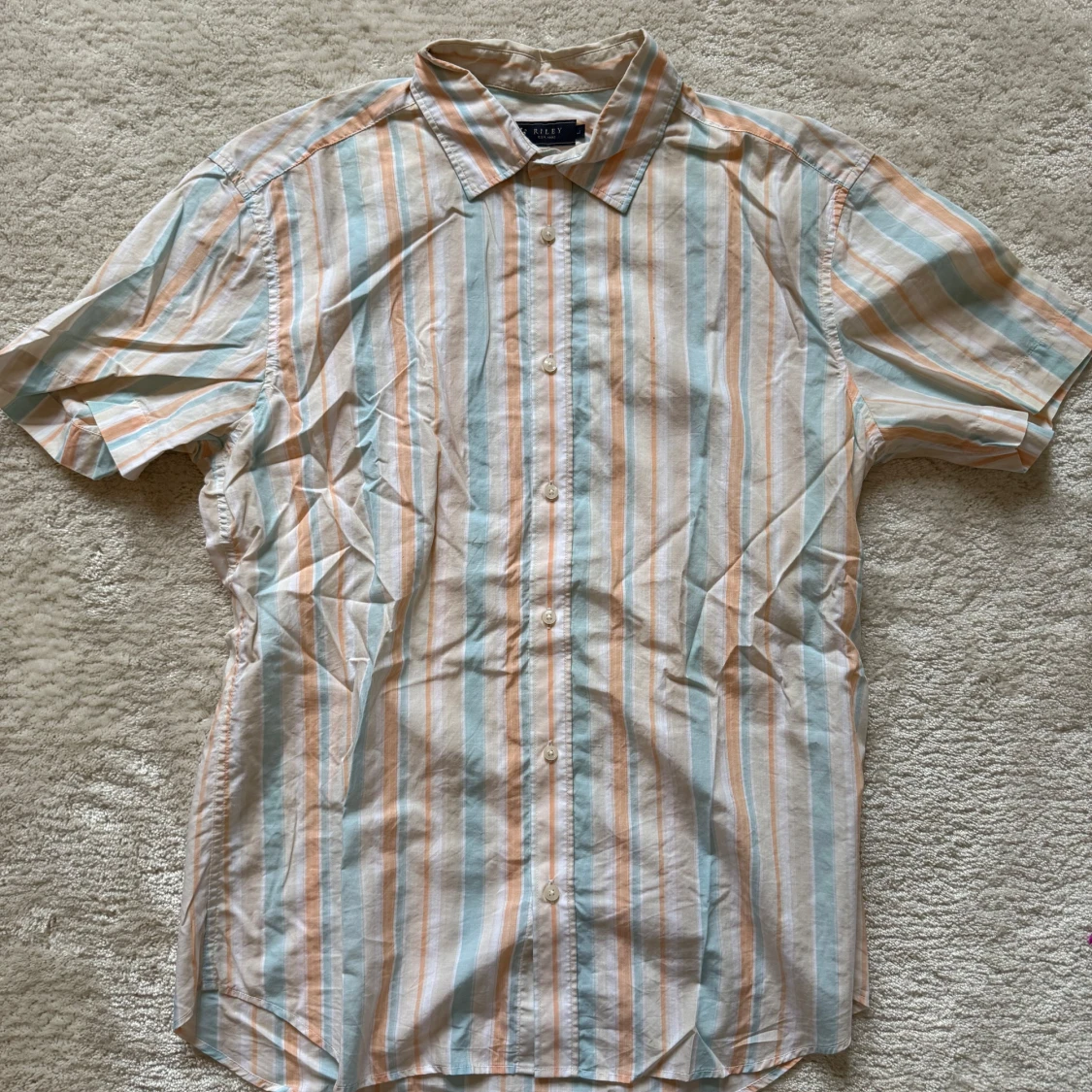 Randig kortärmad skjorta från Riley