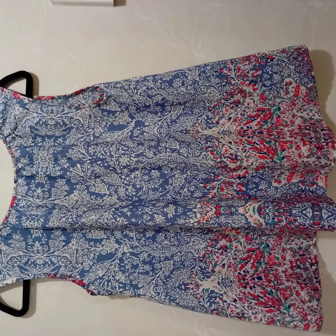 Blommig blå ärmlös klänning Stories - 3