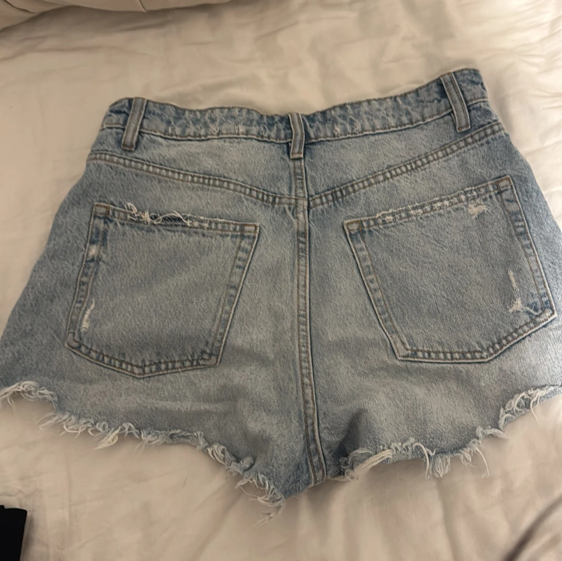 Ljusa jeansshorts från Zara - 1
