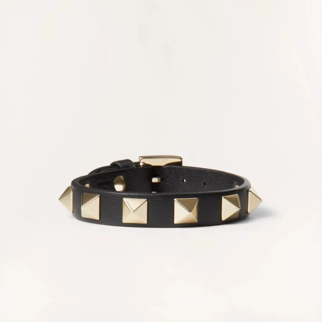 Svart Valentino armband med nitar