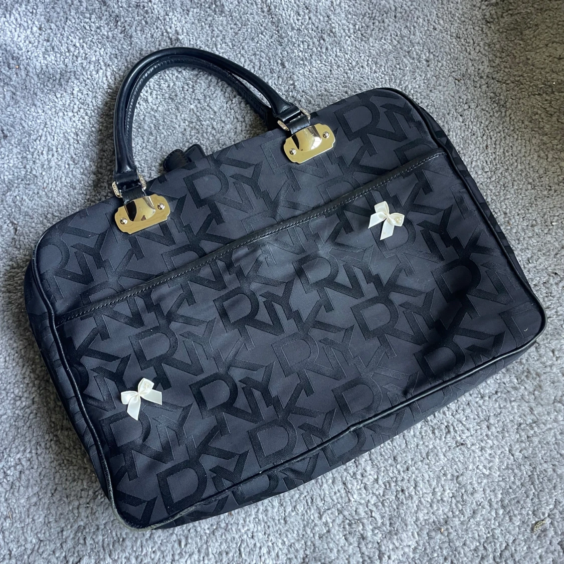 Svart datorväska från DKNY - 1