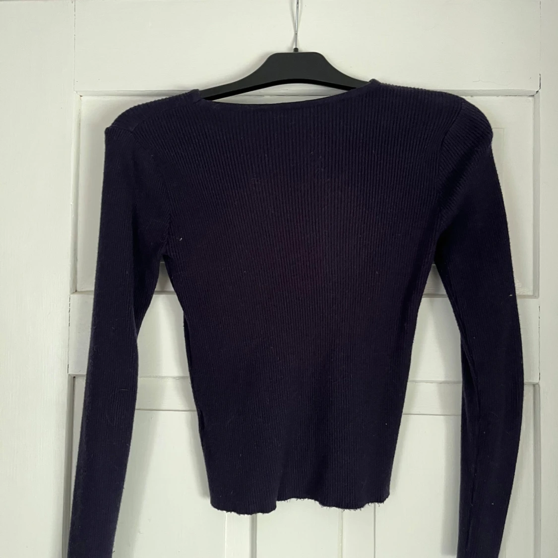 Mörkblå ribbad långärmad tröja - 1