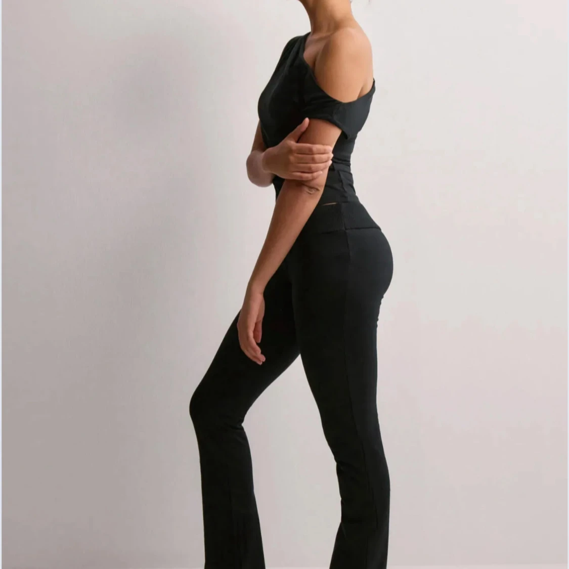 Svarta Cozy Chill Pants från Nelly