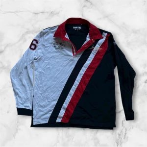 Polo tröja - Riktgt schysst polo tischa ifrån Maritimi som är perfekt nu under jackan//Skriv vid fundering//Pris går att diskuteras vid snabb affär