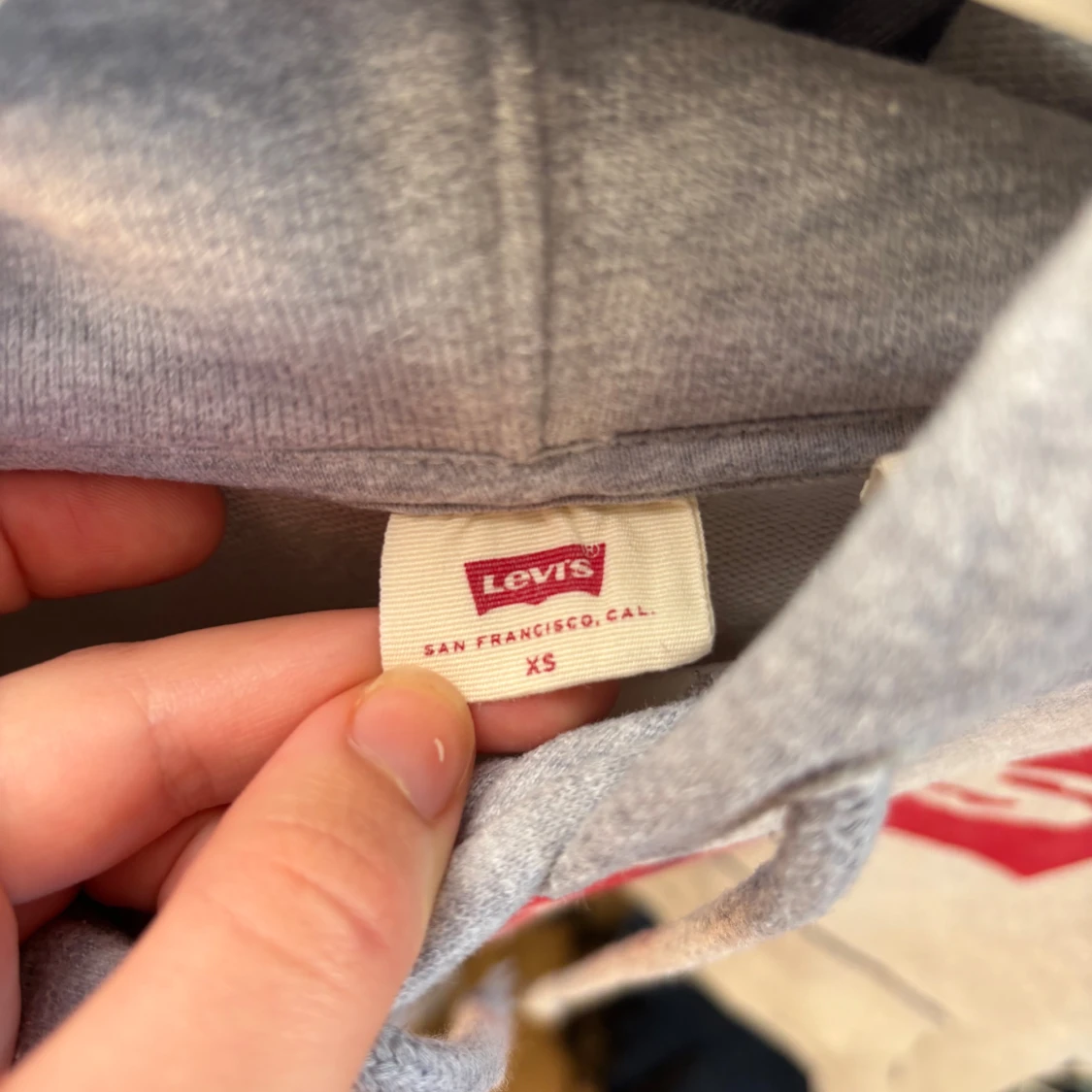 Grå Levi's hoodie med röd logga XS - 1