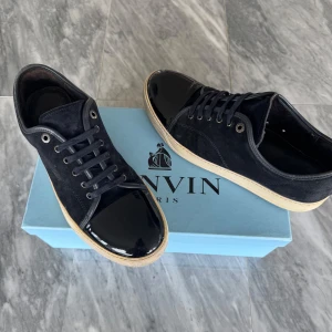 Lanvin skor - Lanvin skor - Skick: Grymt skick - Tillbehör: Endast skorna - Nypris: 4500kr - TrendWardrobe