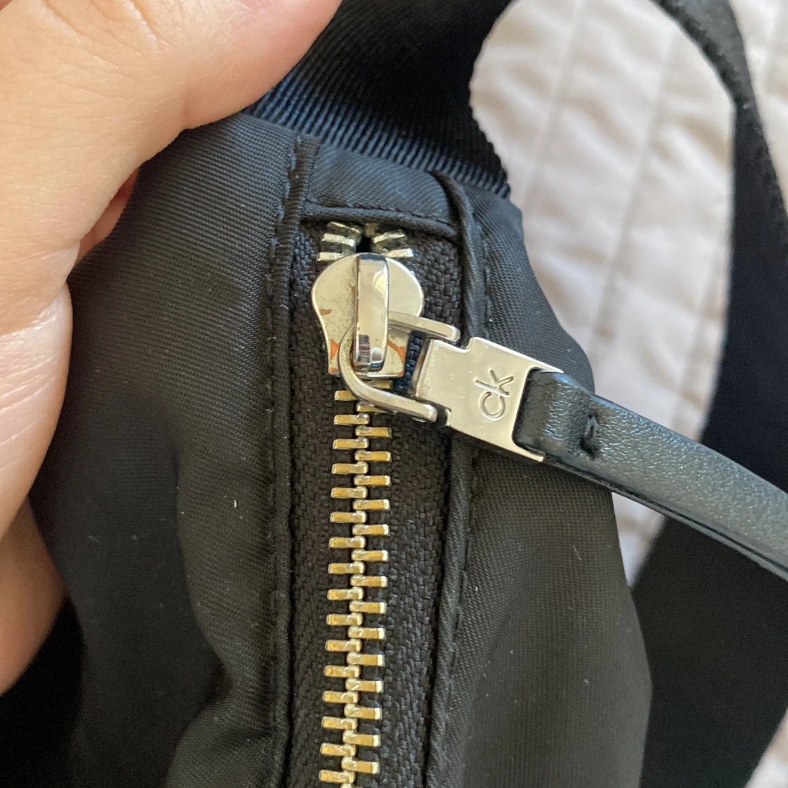 Svart axelväska från Calvin Klein - 3