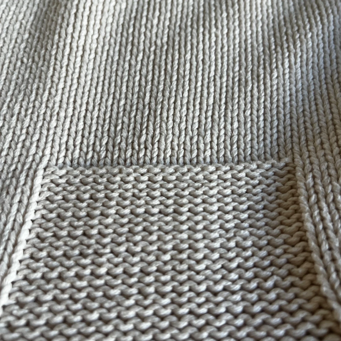 Beige kofta med broderade blommor KappAhl - 3