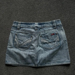 Blå jeanskjol från Only - Säljer en blå jeanskjol från Only. Skriv om ni har nå funderingar<3