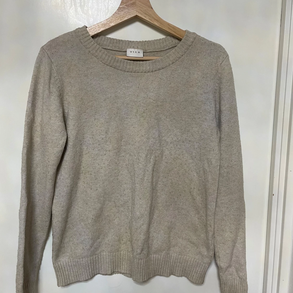 Beige stickad tröja från VILA