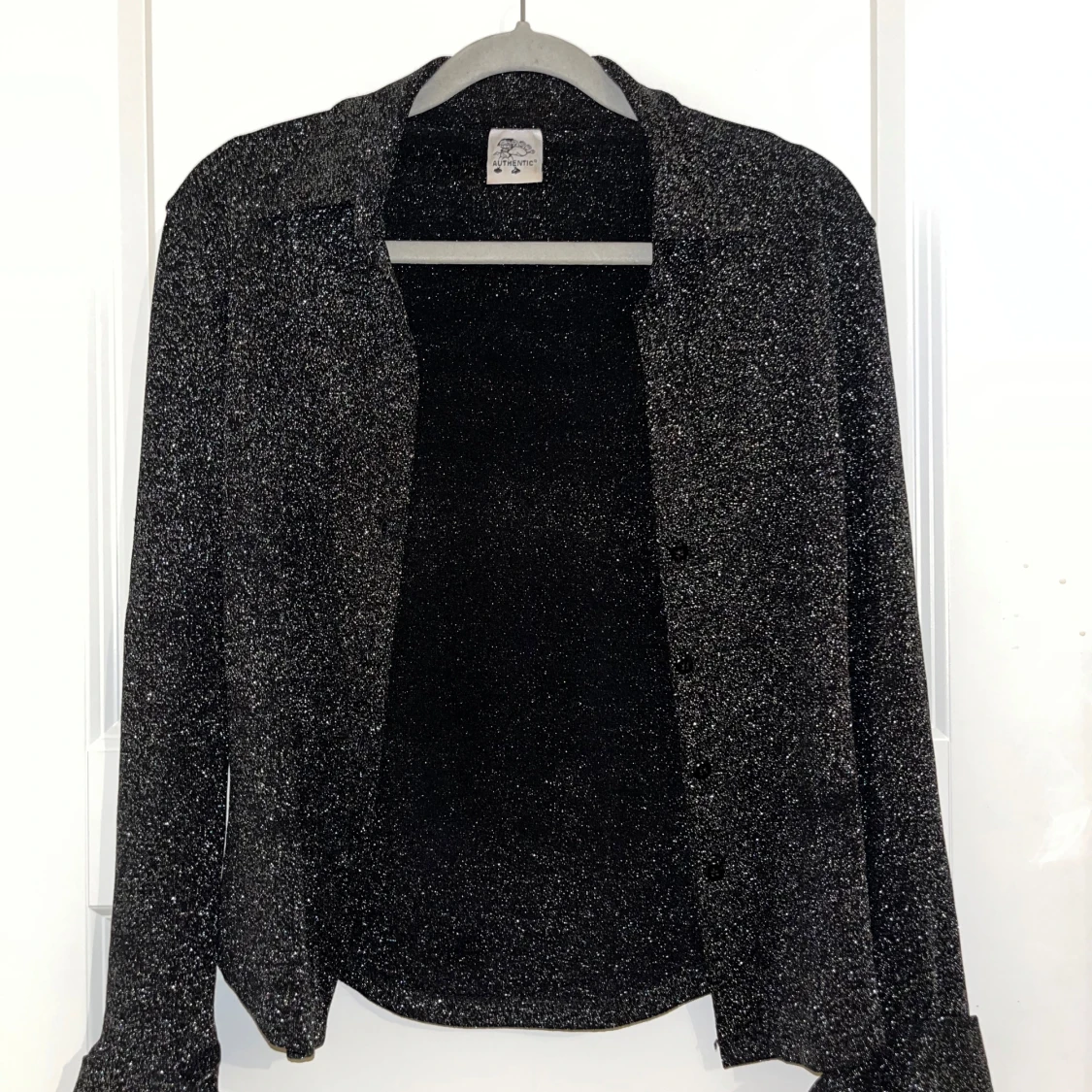 Svart glittrig skjorta från Authentic