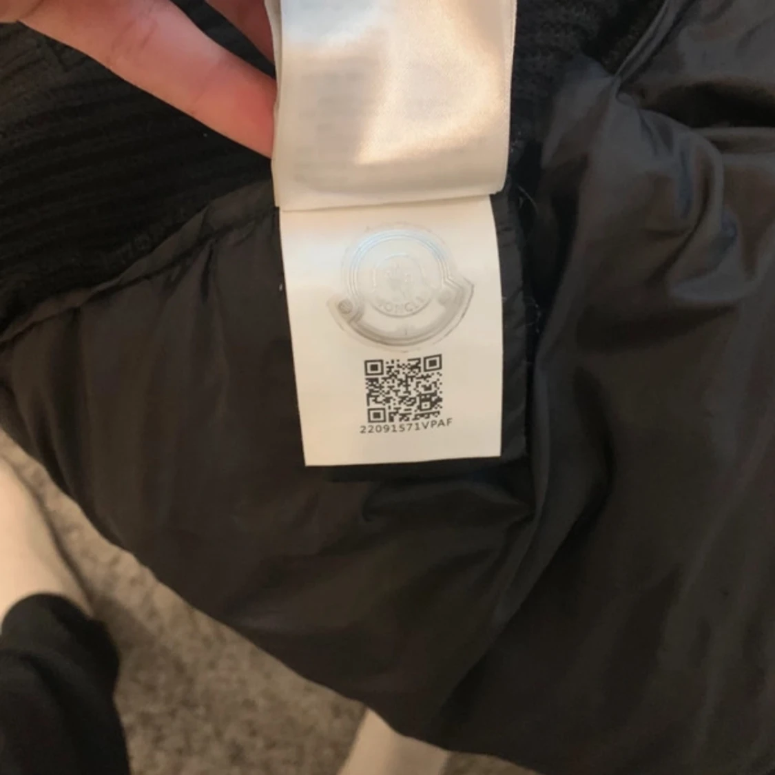 Svart Moncler pufferjacka med stickade ärmar - 3