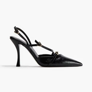 Svarta klackar med spetsig tå från H&M - Helt nya och oanvända klackar från HM i storlek 36, köpta för 500 kr🖤🖤✨✨