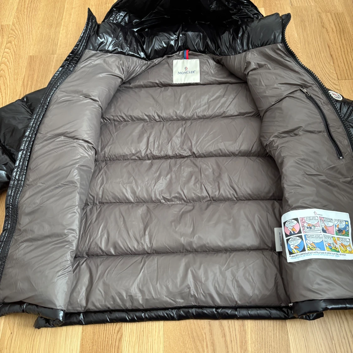 Svart pufferjacka från Moncler - 1