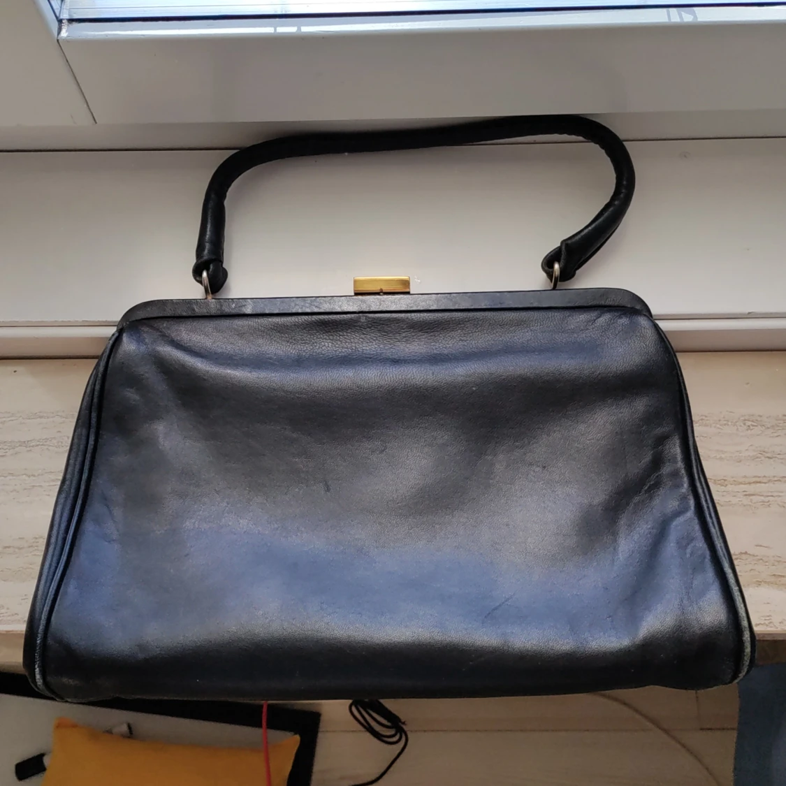 Svart läderväska