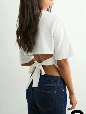 Topp med öppen rygg från Nelly - Populär topp från Nelly! Slutsåld❣️