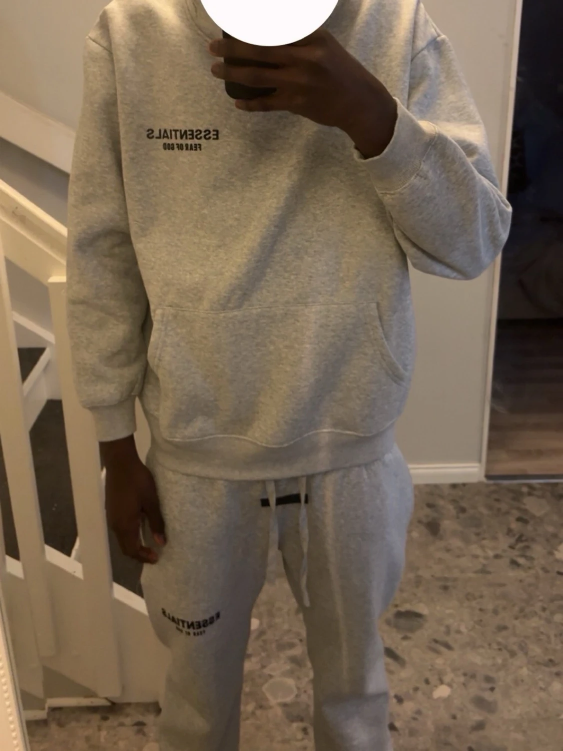 Essentials hoodie i grått - 5