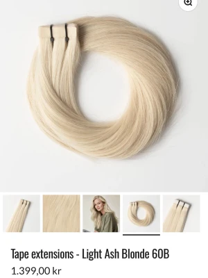 Tape extensions ifrån myextensions i färgen Light Ash Blonde 60B - Då jag endast testat att sätta i det en gång sedan säljer jag billigt så kom med prisförslag. Har satt på helt ny tejp på alla slingor. Tog ut direkt då färgen ej matcha mitt hår. Tape extensions ifrån myextensions i färgen Light Ash Blonde 60B. Se material, längd, slingor och vikt på sista bilden. Superljust, askblont hår med naturlig glans och mjuk känsla. Rakt och silkeslent, perfekt för att få längre och fylligare hår. Fästes enkelt med tejp. Gjort av äkta hår för ett naturligt resultat. 